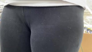 Cameltoe AND the Wobbly Booty | Candid 4k