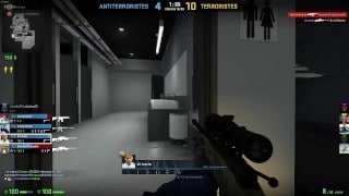 IL EJACULE SUR SON DOS ET C’EST PLUTOT AGREABLE !!! (BranlitoTv)