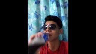 Tomando Pepsi