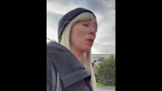 Littleangel84 – J’ai embarqué un fan qui m’a reconnu pour me goder le cul et une faciale – Défi 9